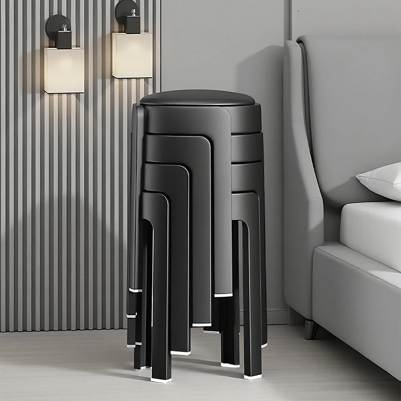 轻奢高级感塑料软包凳子可叠放家用久坐不累加厚黑色餐桌备用椅子