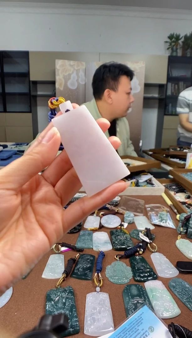 颈饰未镶嵌翡翠多样性发其一