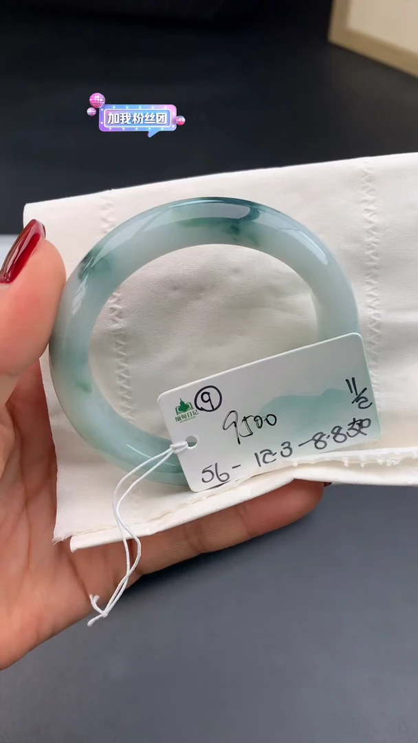 【闪购商品】翡翠手镯未镶嵌 #情人节#送礼，下单联系客服核对地址~