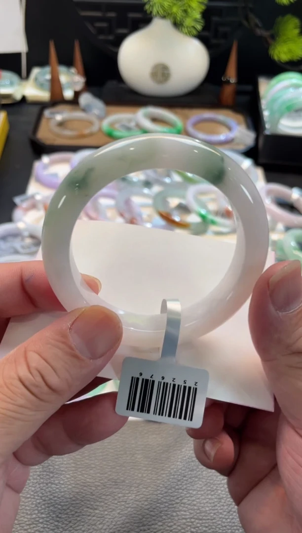 未镶嵌手镯翡翠66号链接 有纹裂 56正圈