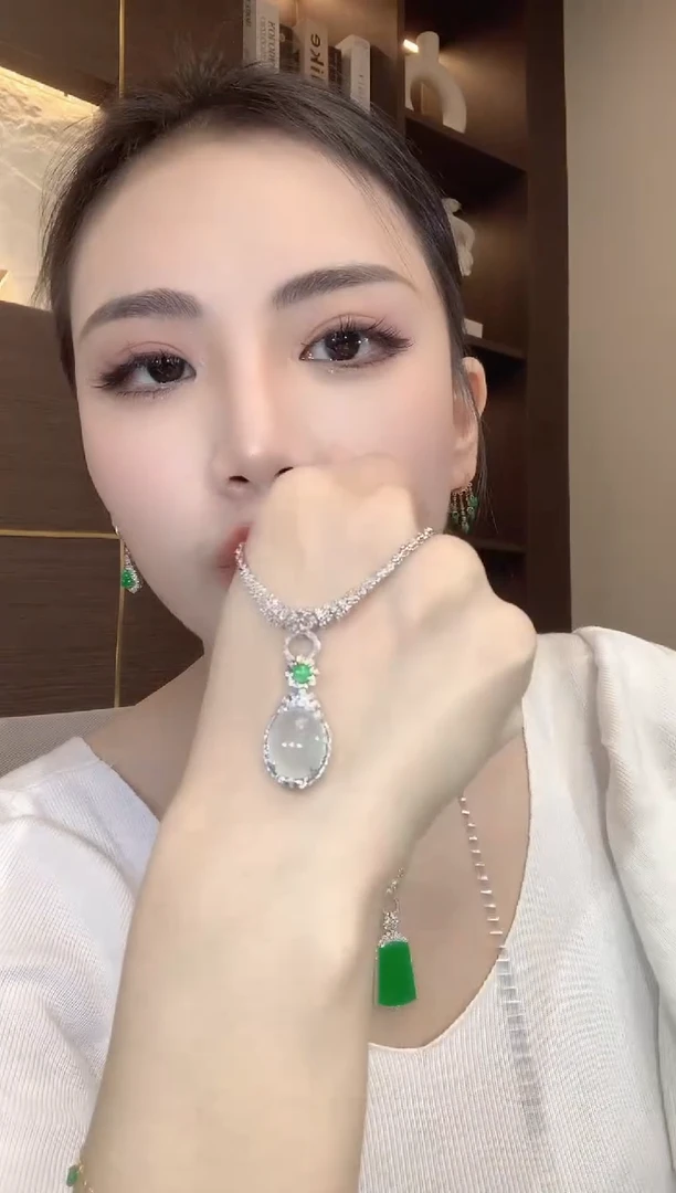 吊坠(不含链)18K金镶嵌翡翠A23 多样性发一件