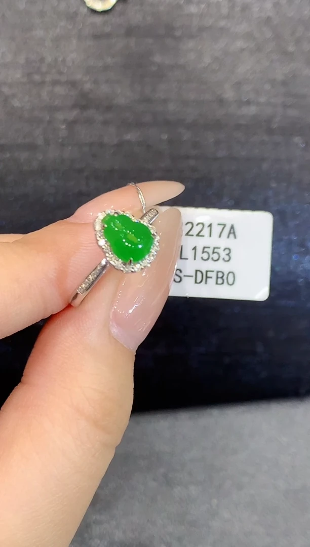 18K金镶嵌戒指翡翠L1553多样性发其一