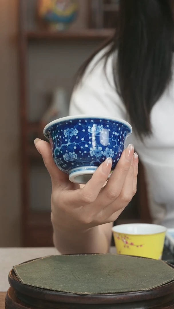 宁封柴窑青花冰梅压手杯