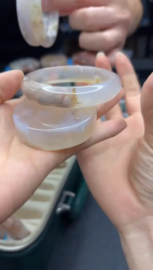 【闪购商品】石英质玉手镯未镶嵌2267（58圈赠送镯心）