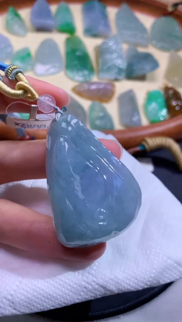 颈饰未镶嵌翡翠