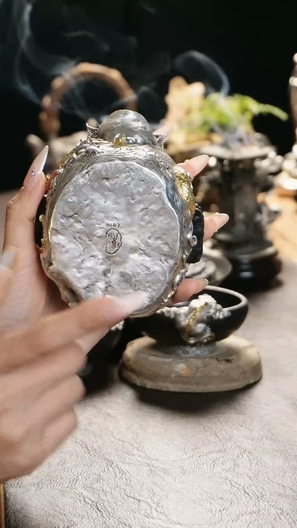 【闪购商品】境秋镀金龙手抓壶