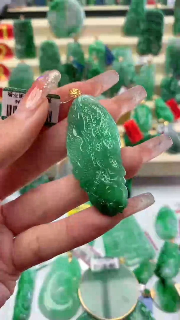 【闪购商品】翡翠颈饰18K金镶嵌挂件