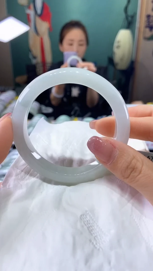 翡翠手镯未镶嵌57.8t圈口