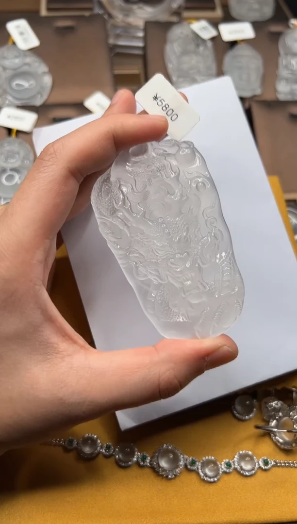 【闪购商品】石英质玉吊坠未镶嵌龙牌
