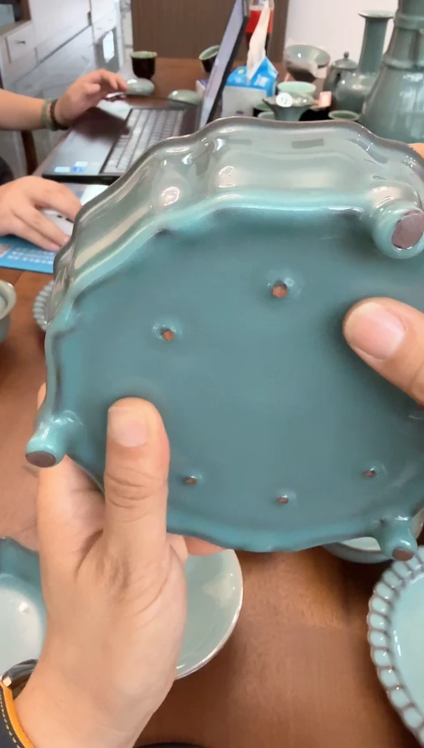 23-1三足葵口洗（铁胎哥窑 不完美）