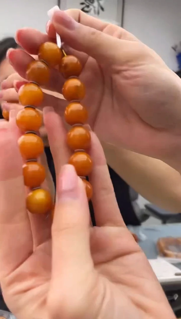 未镶嵌蜜蜡珠宝奇石假一罚十，微瑕发一件020.13