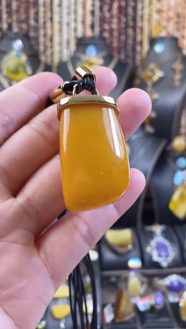 银S925镶嵌颈饰琥珀老蜜吊坠