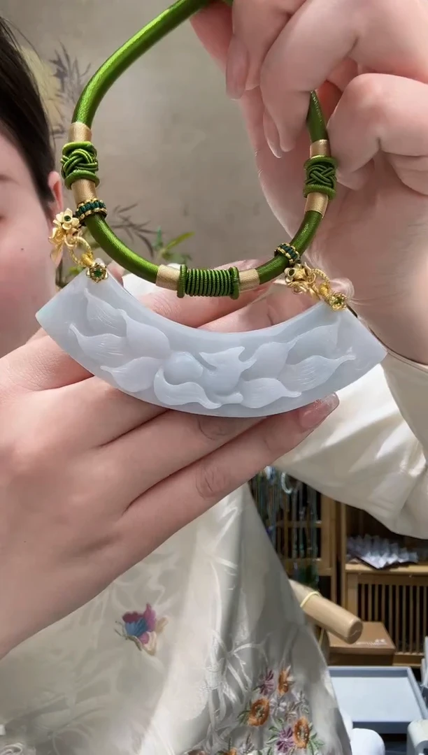 【闪购商品】翡翠颈饰未镶嵌吊坠