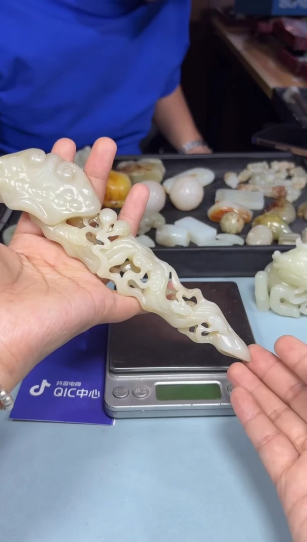 和田玉未镶嵌颈饰1