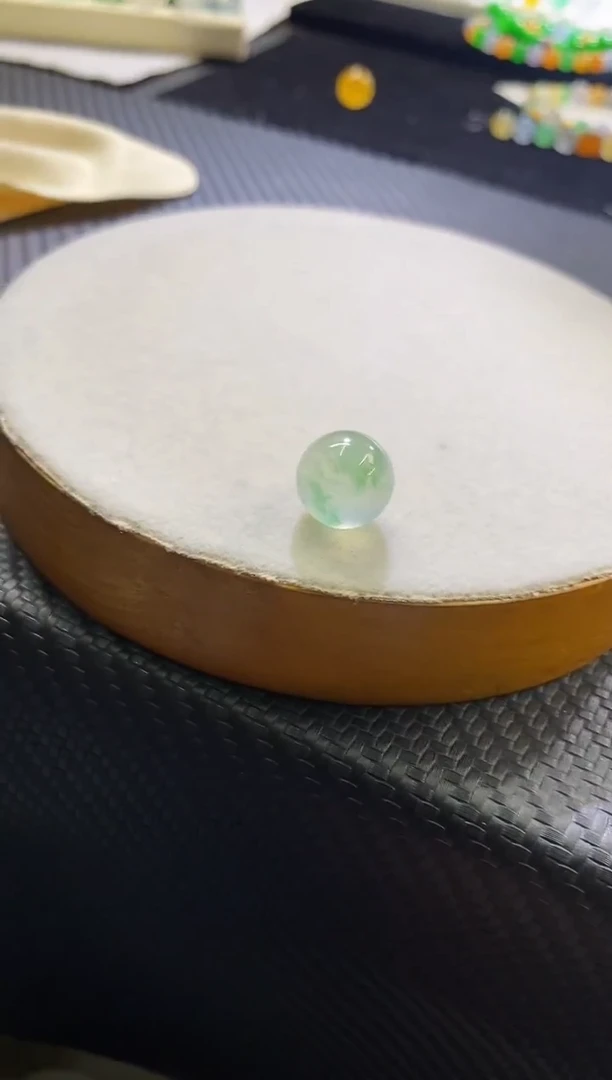 未镶嵌挂件翡翠美**妈珠子