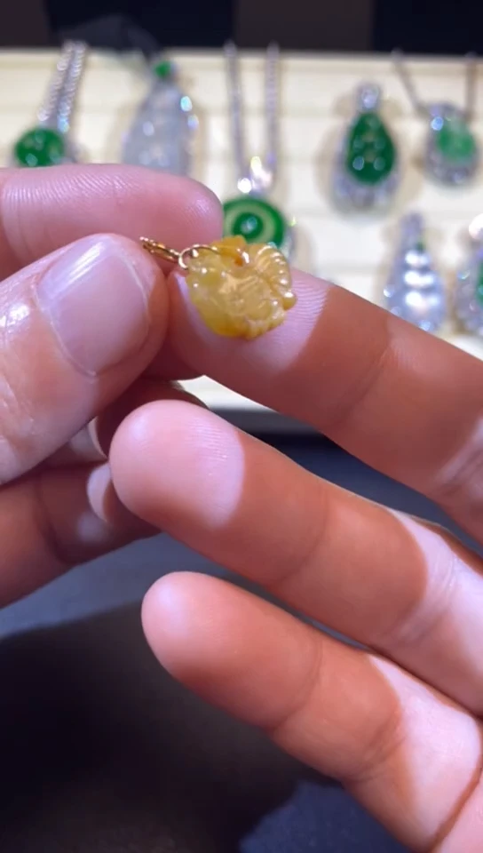 【闪购商品】翡翠吊坠(赠链)18K金镶嵌缅甸天然A货翡翠