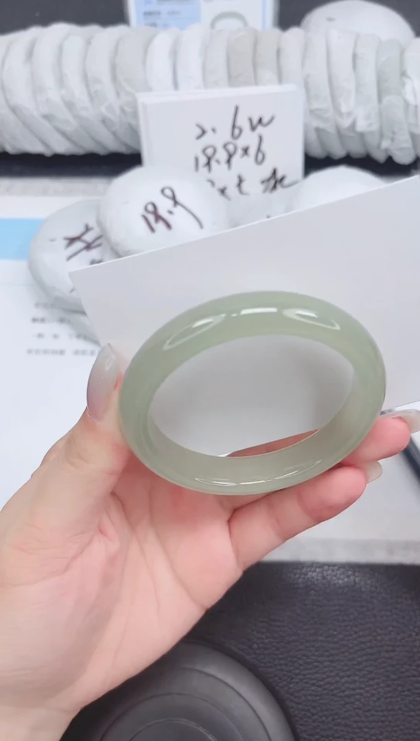 未镶嵌手镯石英质玉243-56.8