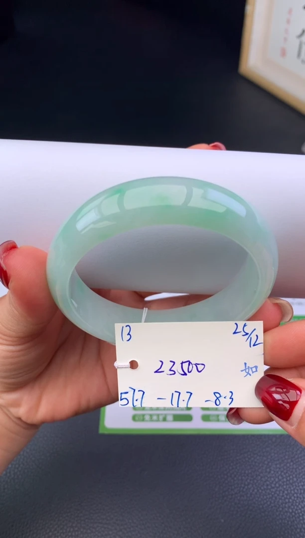 未镶嵌手镯翡翠假一赔三   手镯