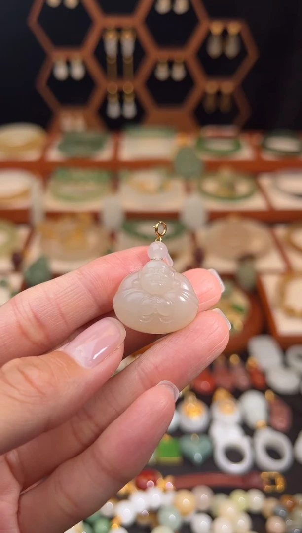 18K金镶嵌和田玉挂件福利