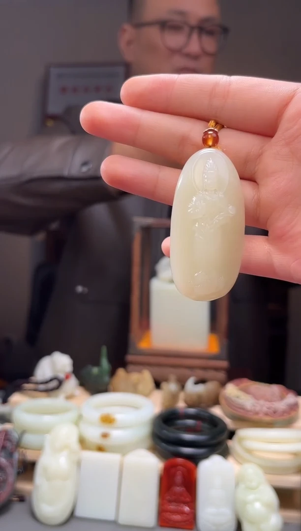颈饰未镶嵌和田玉吊坠