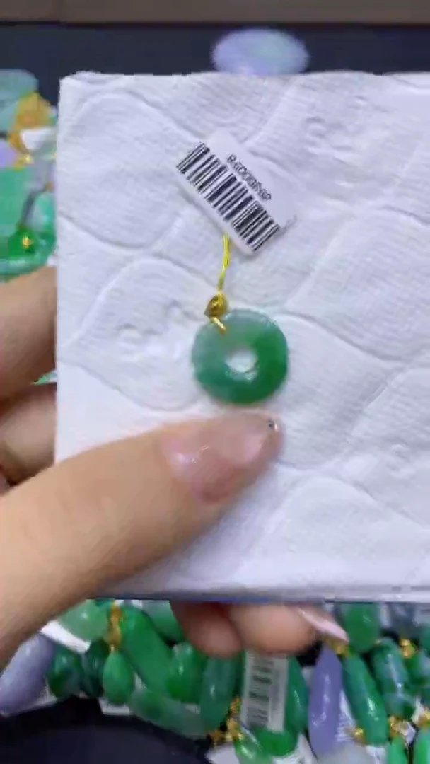 颈饰未镶嵌翡翠天然缅甸翡翠A货