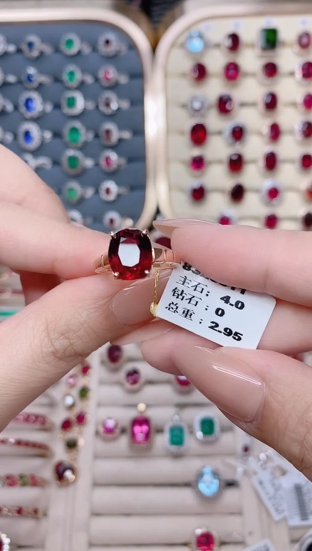 18K金镶嵌碧玺戒指碧玺4CT