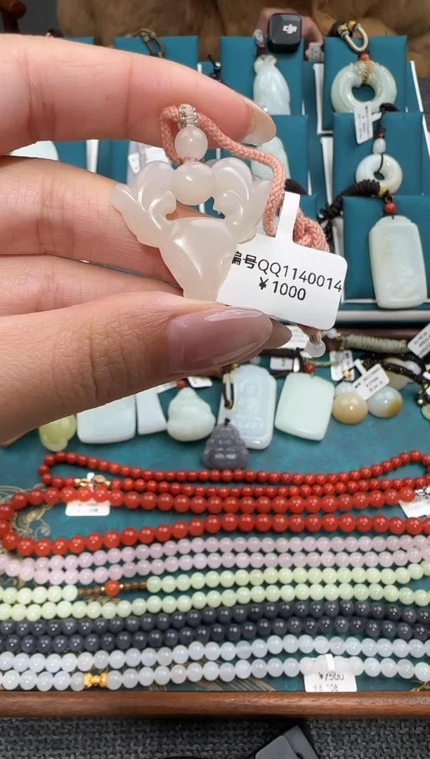 颈饰未镶嵌和田玉QQ