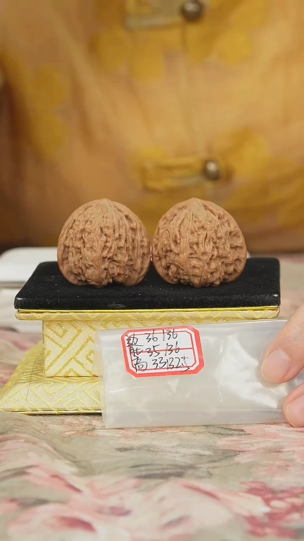 文玩核桃把件密纹