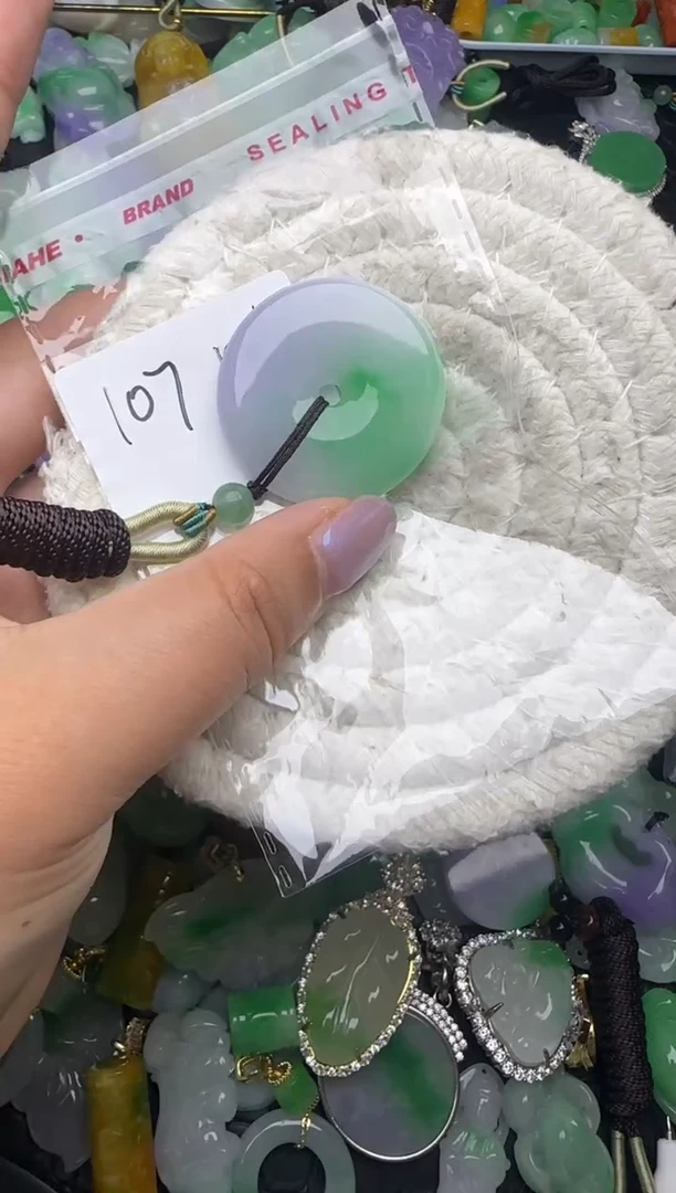 颈饰未镶嵌翡翠缅甸翡翠吊坠