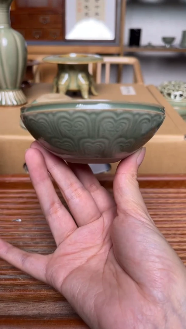 瓷器纯手工秘色毗卢钵 微瑕