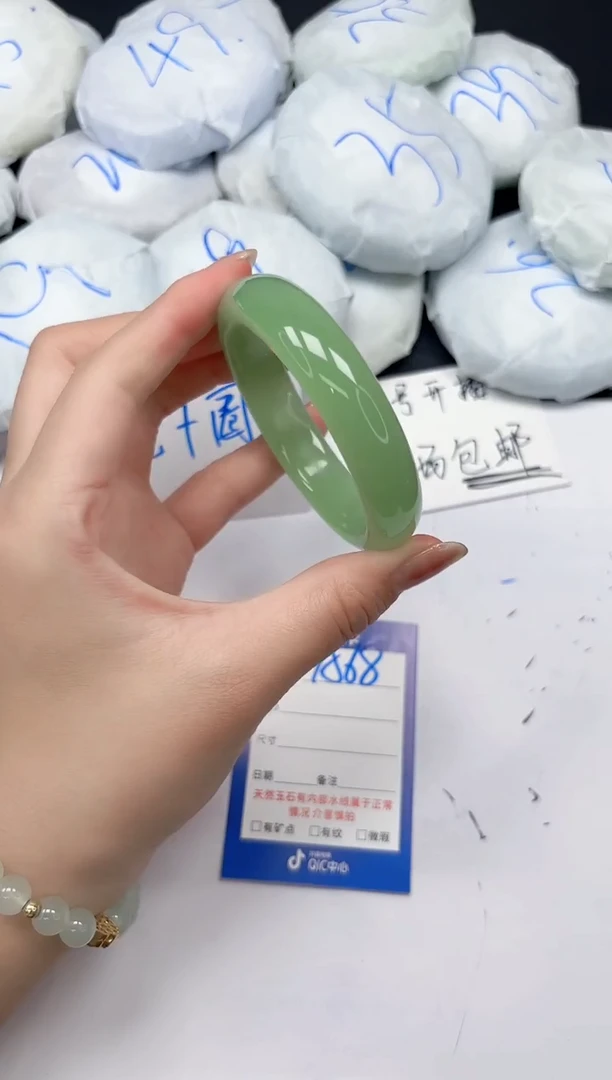 未镶嵌手镯石英质玉A68/5556