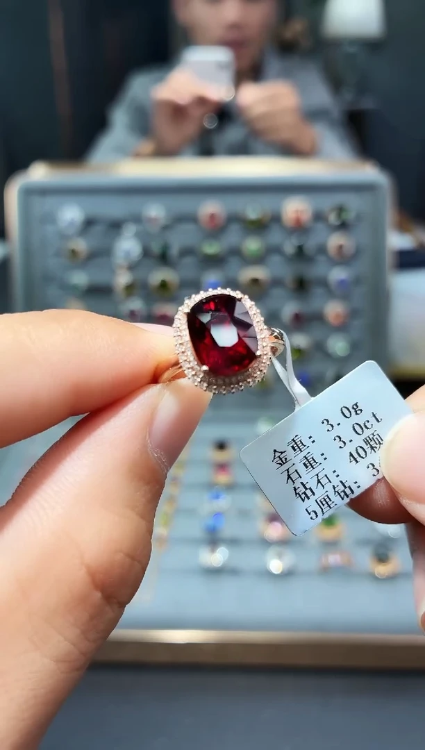 18K金镶嵌戒指碧玺3.0...