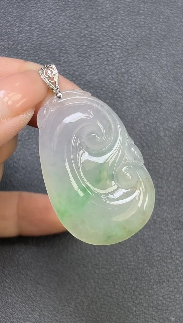 颈饰18K金镶嵌翡翠如意