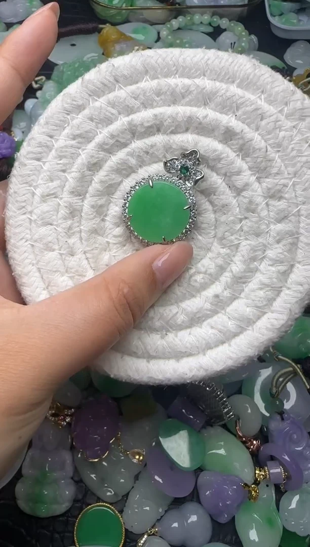 颈饰未镶嵌翡翠缅甸翡翠吊坠