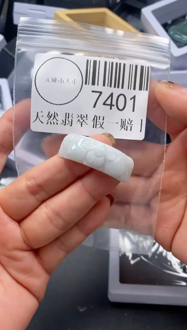 吊坠(不含链)未镶嵌翡翠7401