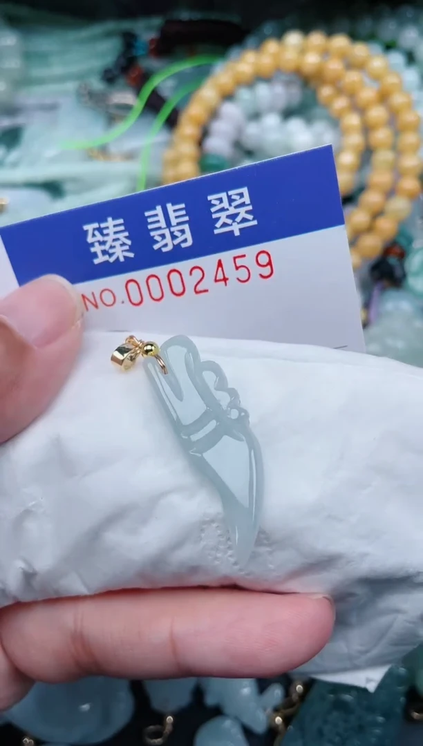 翡翠未镶嵌颈饰.0002459