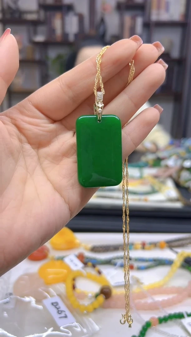 【闪购商品】翡翠吊坠(赠链)银S925镀金镶嵌D267