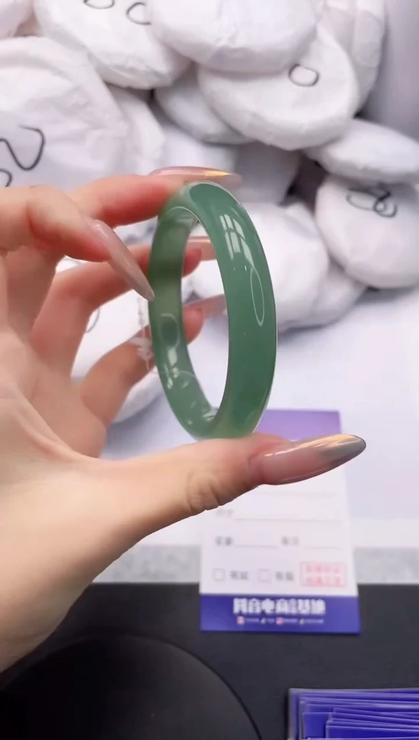 【闪购商品】石英质玉手镯未镶嵌7K278-54