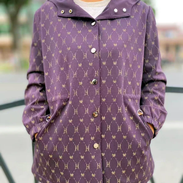 热岛服饰依梵哲专柜正品中老年微胖妈妈装秋季连帽风衣薄外套