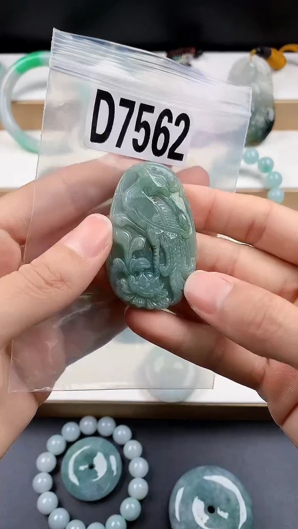 颈饰未镶嵌翡翠天然翡翠吊坠挂件