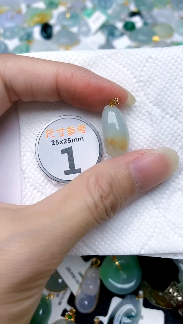 颈饰18K金镶嵌翡翠天然A货翡翠