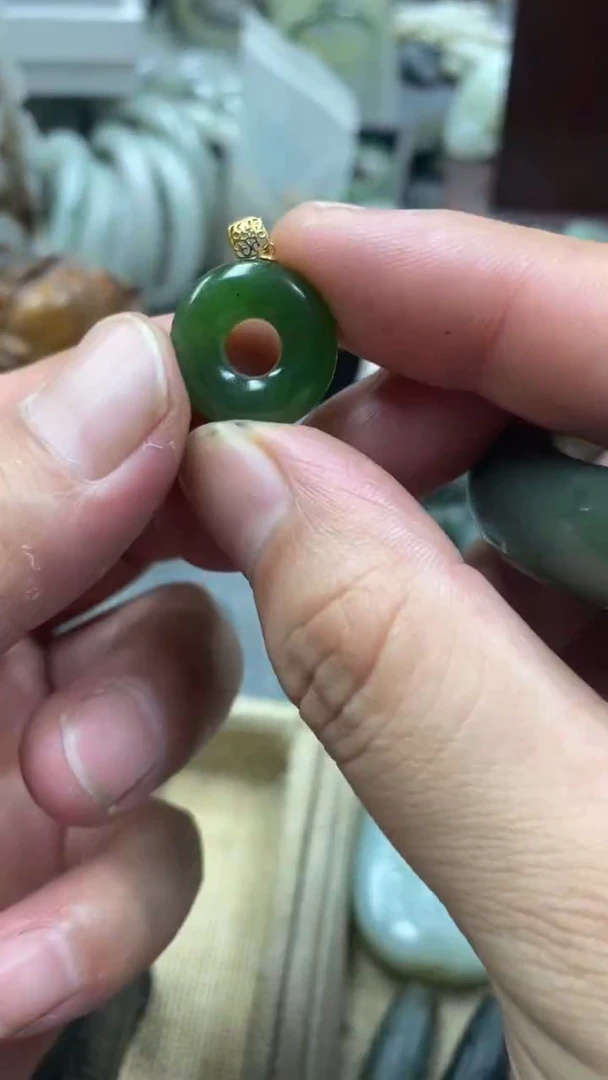 颈饰18K金镶嵌和田玉竹*碧玉吊坠