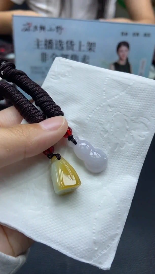 翡翠未镶嵌颈饰天然翡翠A货57