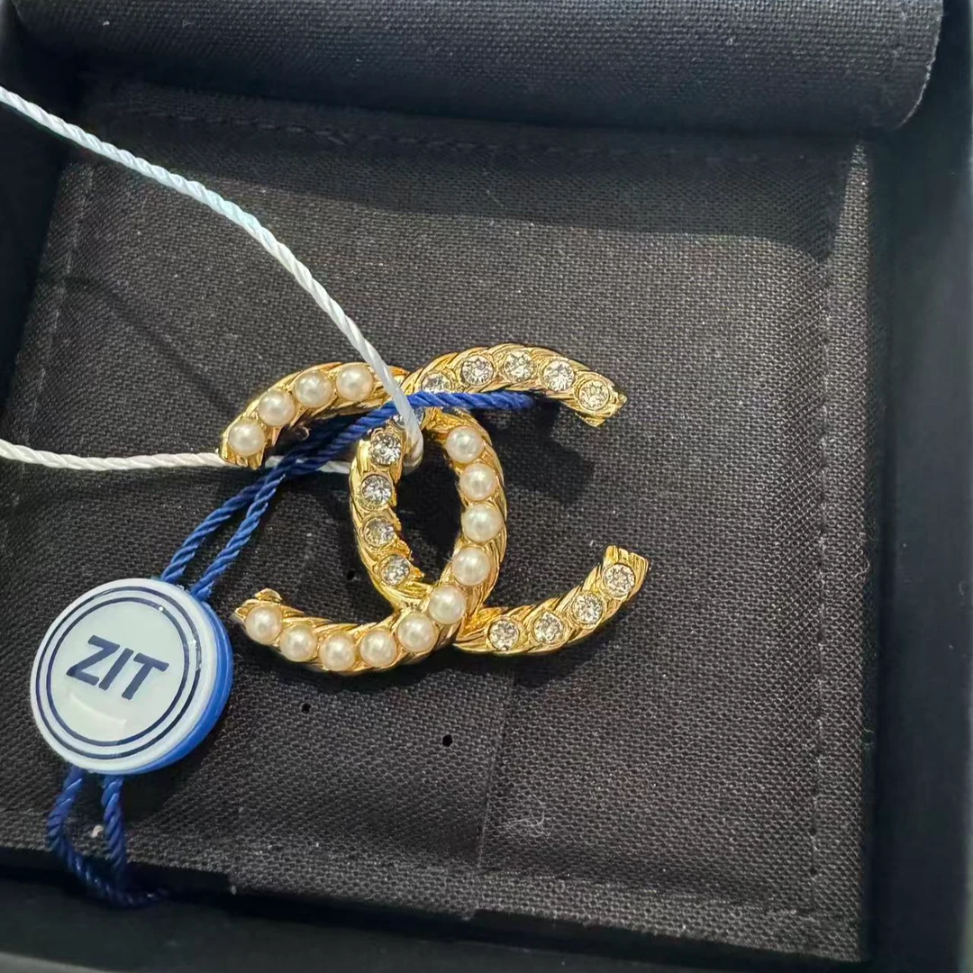 99新 Chanel/香奈儿 Chanel 珍珠水钻双C胸针女款/暂定