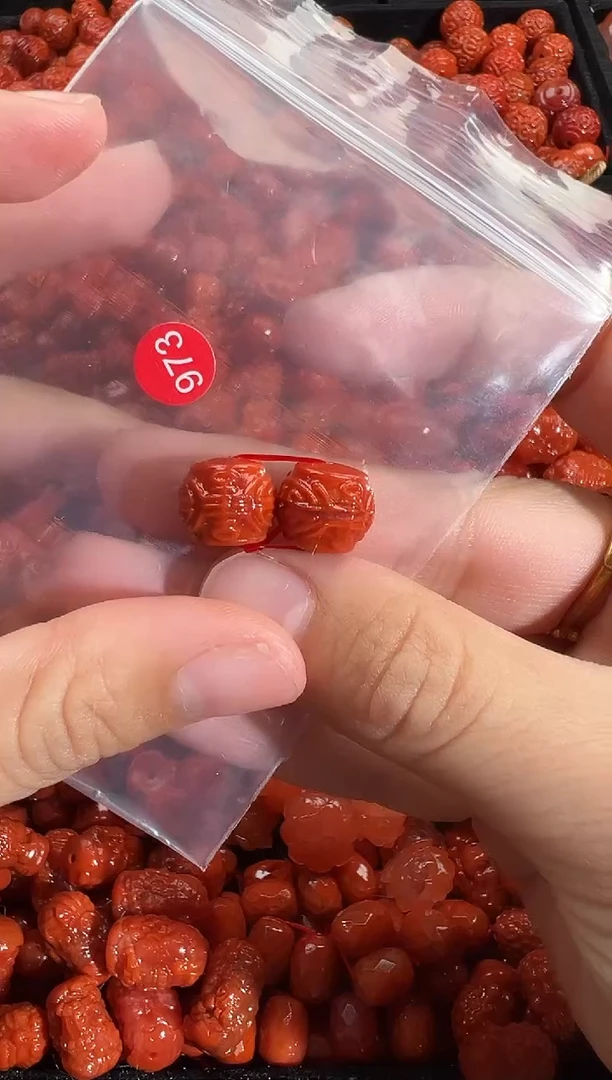 颈饰未镶嵌南红玛瑙1