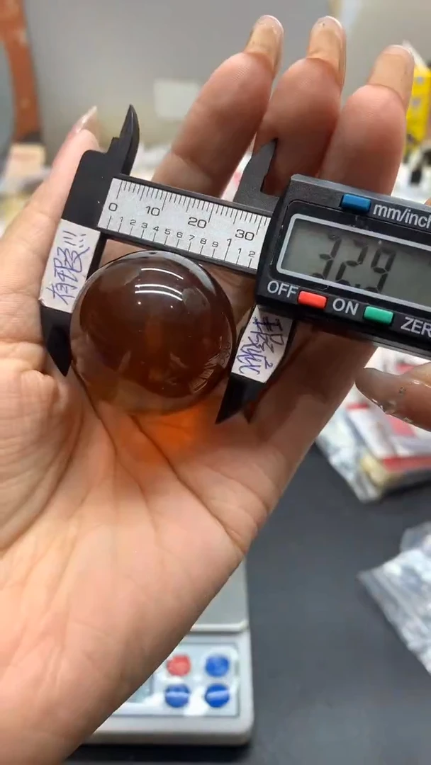 未镶嵌琥珀珠宝奇石150