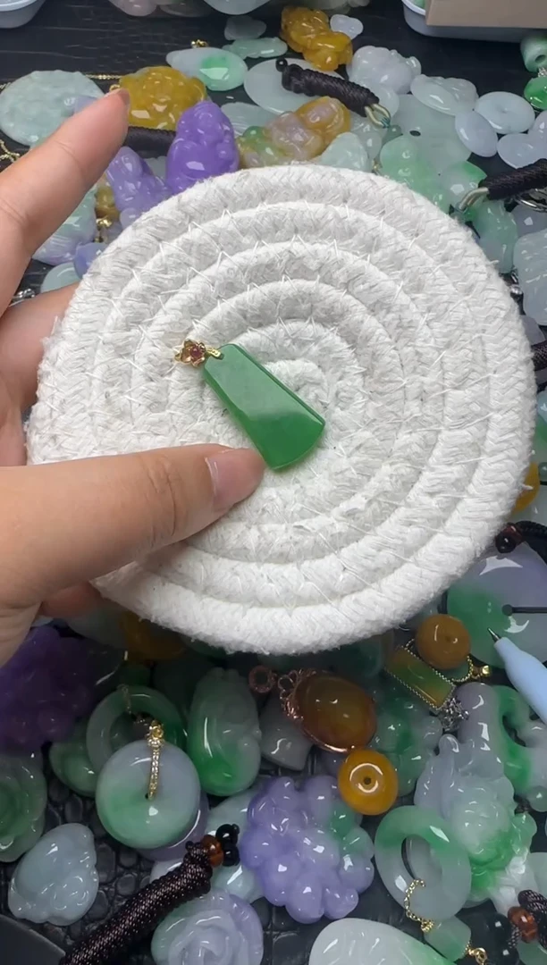 颈饰未镶嵌翡翠缅甸翡翠吊坠