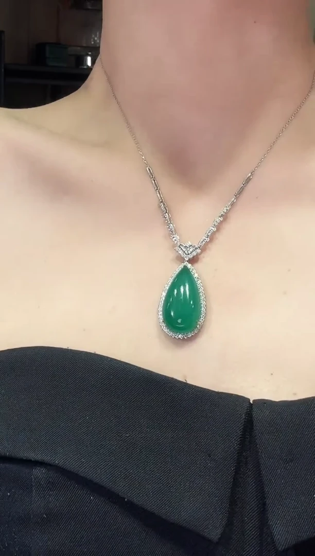 18K金镶嵌项链祖母绿36.7ct