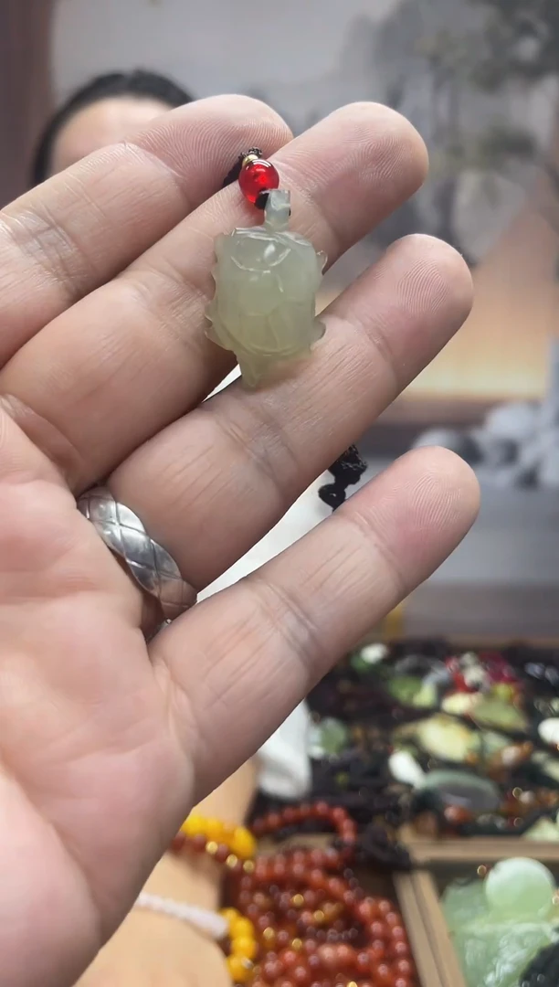 未镶嵌岫玉吊坠·
