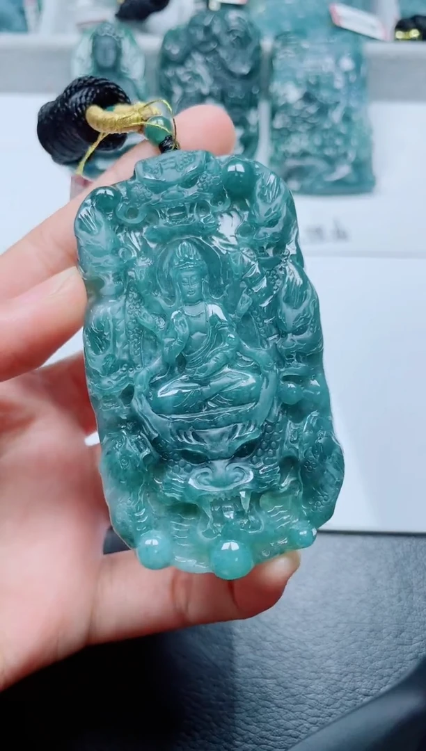 颈饰未镶嵌翡翠